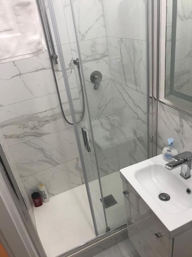 Tra Le Torri B&B - Ampia Stanza Privata In Appartamento Con Bagno Privato Accessibile Da Corridoio Bologna Luaran gambar